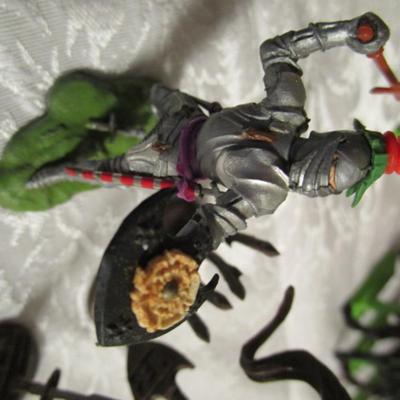 Medieval warriors & crossbow (figurines)