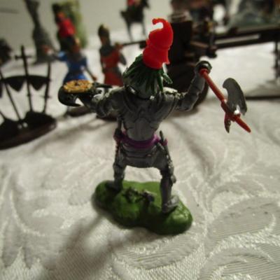 Medieval warriors & crossbow (figurines)