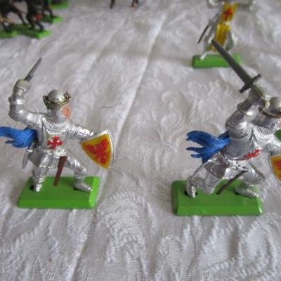 9 Vintage Britains LTD Medievel Knight figures