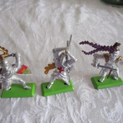 9 Vintage Britains LTD Medievel Knight figures