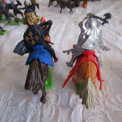 8 Britains LTD Medieval Knights on horses