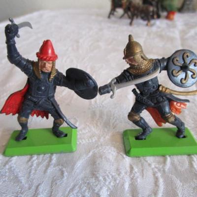 8 Vintage Britains LTD Medievel Knight figures