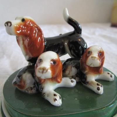 Shiken Bone China dog set of Basset Hounds in display box
