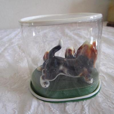 Shiken Bone China dog set of Basset Hounds in display box