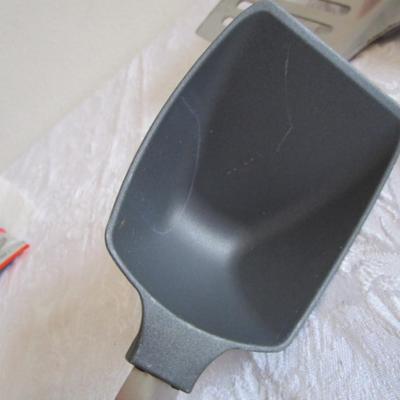 Slotted spatula, red spatula, Pampered Chef handled scoop