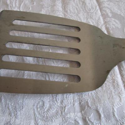 Slotted spatula, red spatula, Pampered Chef handled scoop