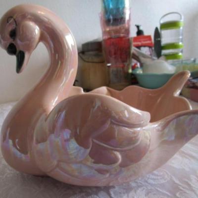 Kay Finch, CA Ceramic Irridescent Swan decorative dish