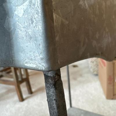Metal Side Table (LR-MG)