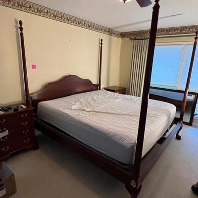 Four Poster Bed With Claw Feet and Posturepedic (PB-RG)