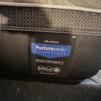 Four Poster Bed With Claw Feet and Posturepedic (PB-RG)