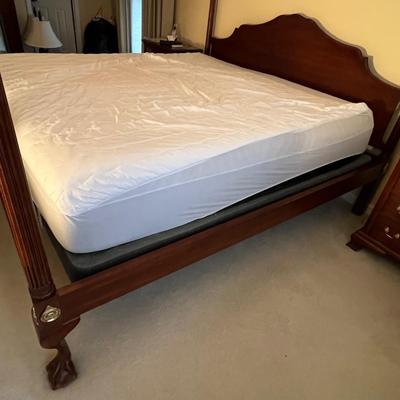 Four Poster Bed With Claw Feet and Posturepedic (PB-RG)