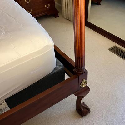 Four Poster Bed With Claw Feet and Posturepedic (PB-RG)