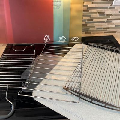 6 flex cutting boards, 2 glass cutting boards & racks