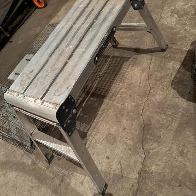 Small platform and metal trap
