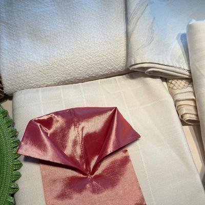 Placemats, napkins & tableclothes