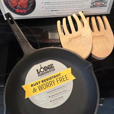 NEW Lodge cast iron, grizzly claws & stovetop grill