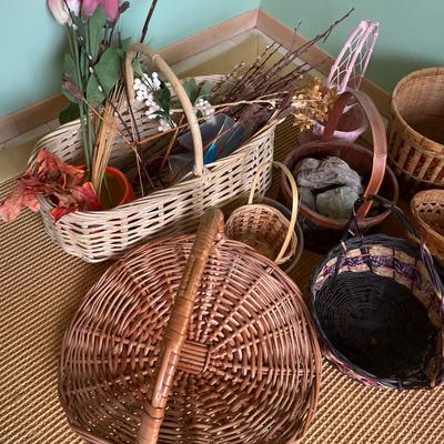 Folding wicker table & basket assortment