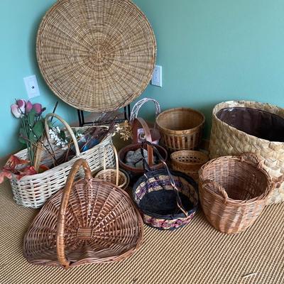 Folding wicker table & basket assortment