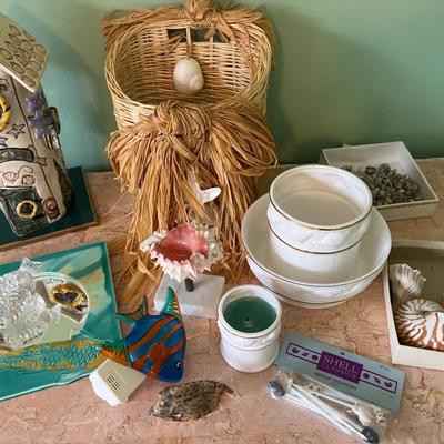 Bird house & seashell decor