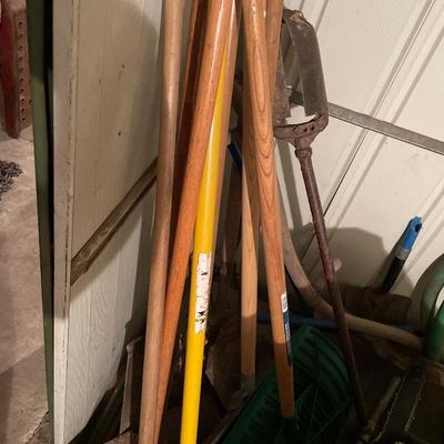 Outdoor rakes, shovels & Poulan chain saw