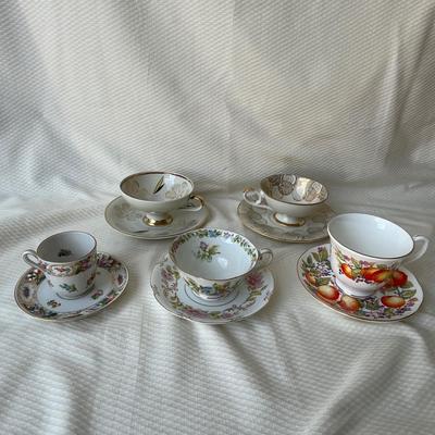 Lot 73 Bone China Cups & Saucers