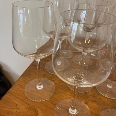 Wine (4), champagne (7), martini (4) glasses