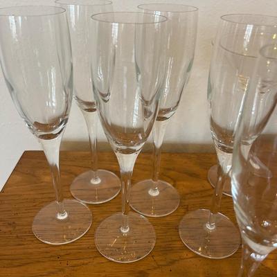 Wine (4), champagne (7), martini (4) glasses