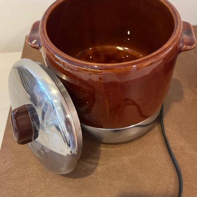 West Bend electric bean pot & faux wood salad set