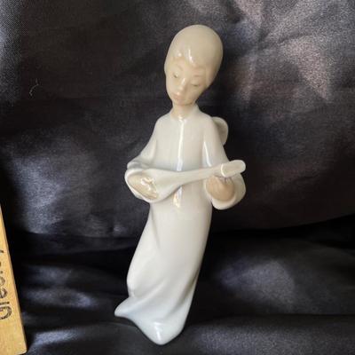 Lot 87 LLadro Figure