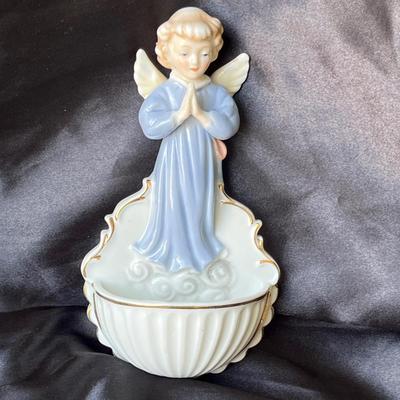 Lot 88 Angelic Wall Font