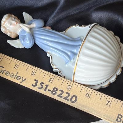 Lot 88 Angelic Wall Font