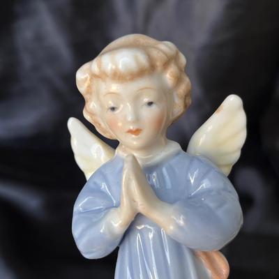 Lot 88 Angelic Wall Font