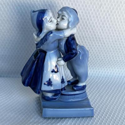 Lot 89 Dutch boy & Girl wall Toothbrush holder