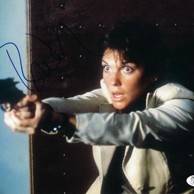 Cagney & Lacey Tyne Daly signed photo- JSA authenticated