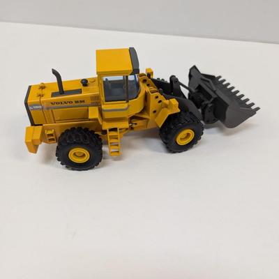 NZG 1/50 No.359 Volvo BM L 150 Wheel Loader