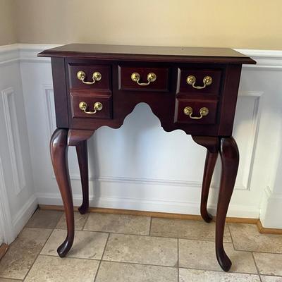 033 Mahogany Queenanne Style Table