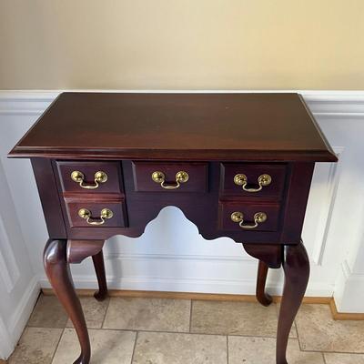033 Mahogany Queenanne Style Table