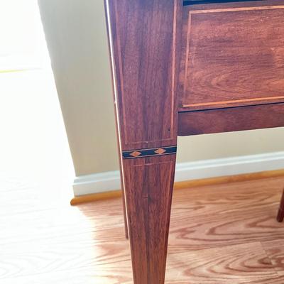 035 Vintage Hepplewhite Style Medallion Center Single Drawer Table