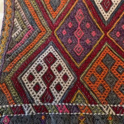 Very collectible Vintage mar sin mut victim Kilim rug