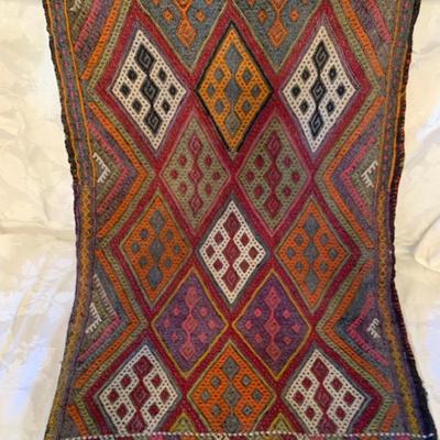 Very collectible Vintage mar sin mut victim Kilim rug