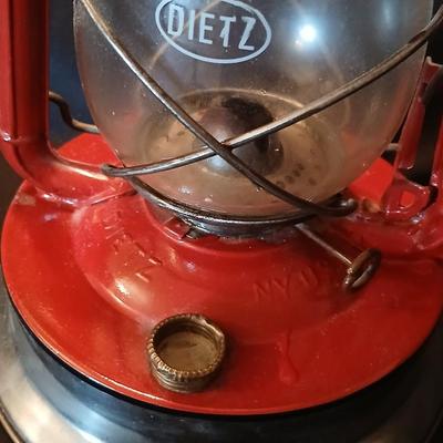 Nice Deitz Little Giant lantern