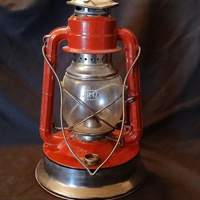 Nice Deitz Little Giant lantern