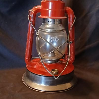 Nice Deitz Little Giant lantern