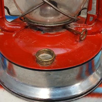 Nice Deitz Little Giant lantern