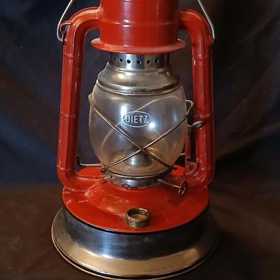 Nice Deitz Little Giant lantern