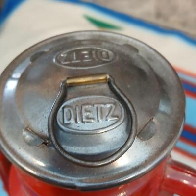 Nice Deitz Little Giant lantern