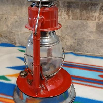 Nice Deitz Little Giant lantern