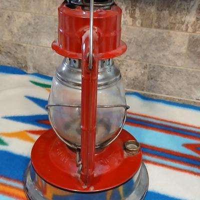 Nice Deitz Little Giant lantern