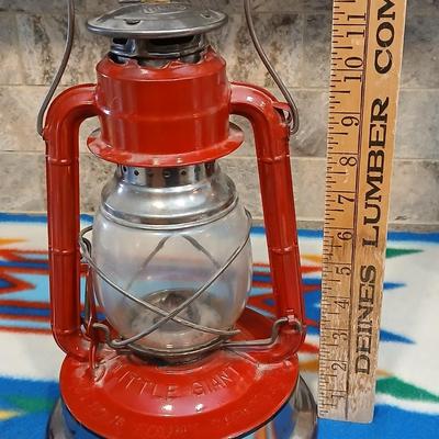 Nice Deitz Little Giant lantern