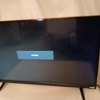 Working 32" Vizio smart Television with remote control
